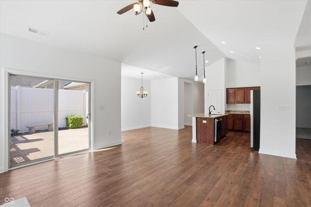 13905 Rue Royale Lane 48, Mccordsville, IN 46055