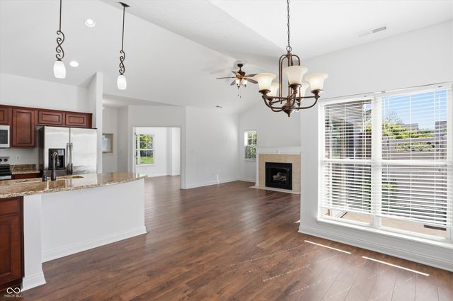 13905 Rue Royale Lane 48, Mccordsville, IN 46055