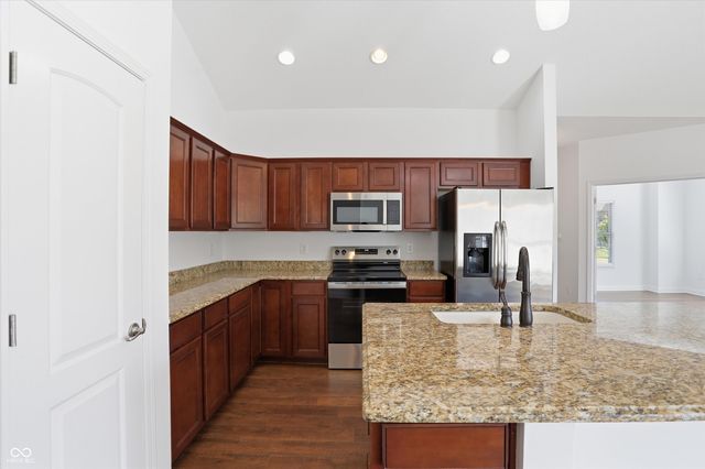 13905 Rue Royale Lane 48, Mccordsville, IN 46055