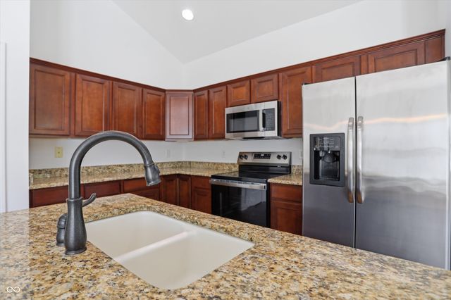 13905 Rue Royale Lane 48, Mccordsville, IN 46055
