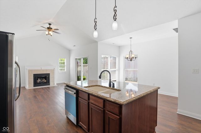 13905 Rue Royale Lane 48, Mccordsville, IN 46055