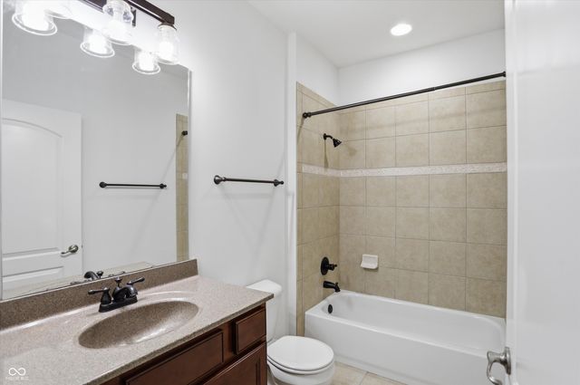 13905 Rue Royale Lane 48, Mccordsville, IN 46055