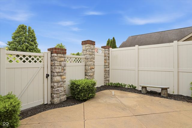 13905 Rue Royale Lane 48, Mccordsville, IN 46055