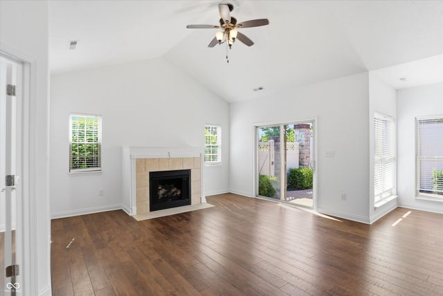 13905 Rue Royale Lane 48, Mccordsville, IN 46055