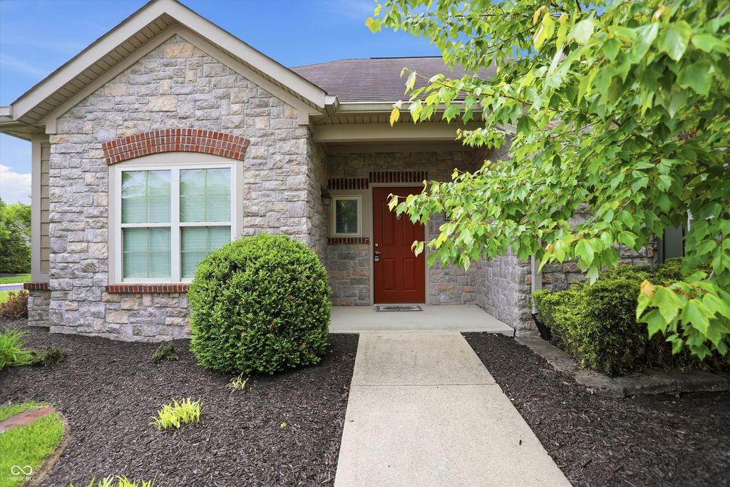 13905 Rue Royale Lane 48, Mccordsville, IN 46055