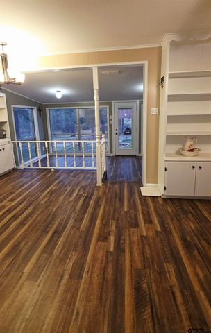 1120 Oak St., New London, TX 75682