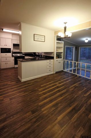 1120 Oak St., New London, TX 75682