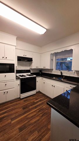 1120 Oak St., New London, TX 75682