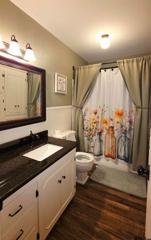 1120 Oak St., New London, TX 75682