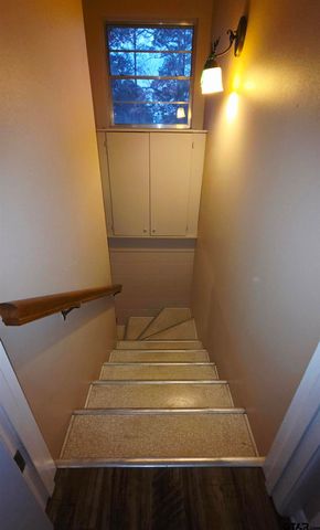 1120 Oak St., New London, TX 75682