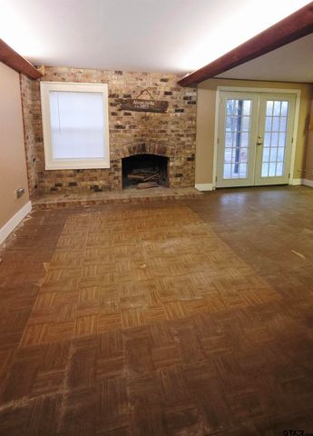 1120 Oak St., New London, TX 75682