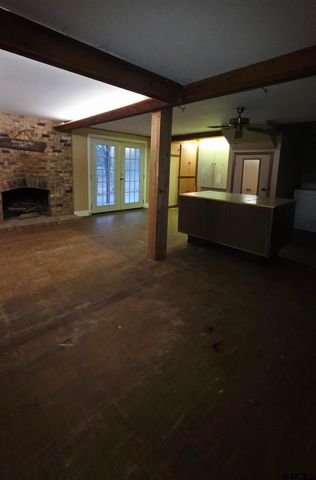 1120 Oak St., New London, TX 75682