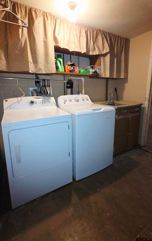 1120 Oak St., New London, TX 75682