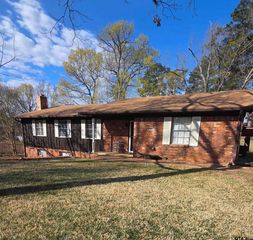 1120 Oak St., New London, TX 75682