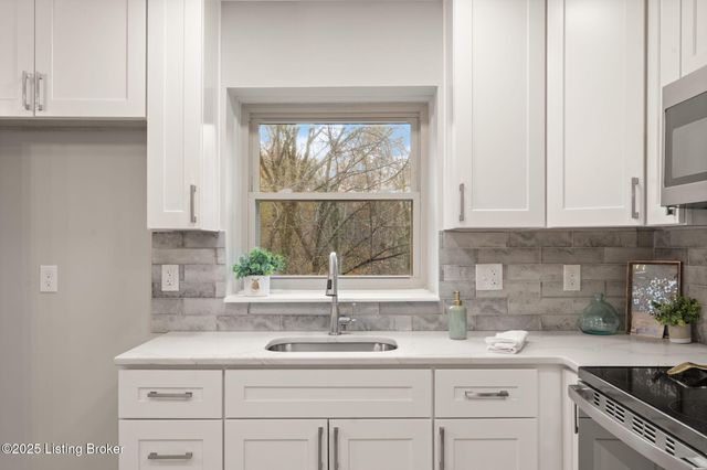 3703 Trail Ridge Rd, Louisville, KY 40241