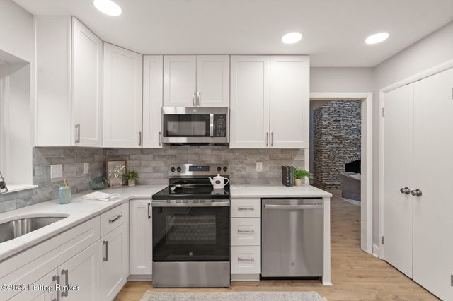 3703 Trail Ridge Rd, Louisville, KY 40241