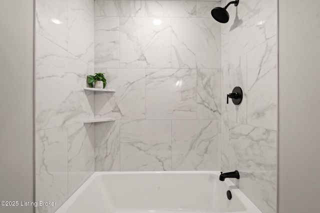 3703 Trail Ridge Rd, Louisville, KY 40241