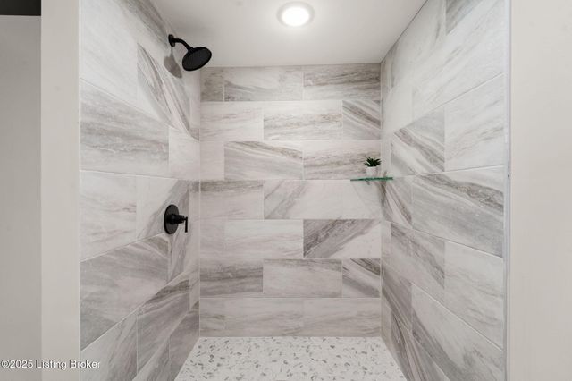 3703 Trail Ridge Rd, Louisville, KY 40241