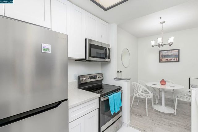 611 Waterford Pl, Pinole, CA 94564
