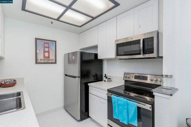 611 Waterford Pl, Pinole, CA 94564