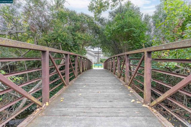 611 Waterford Pl, Pinole, CA 94564
