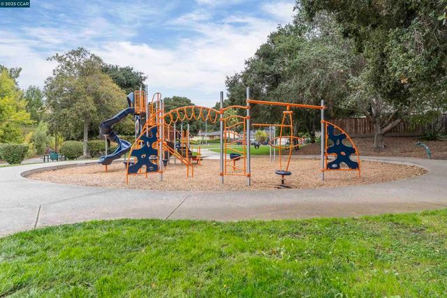 611 Waterford Pl, Pinole, CA 94564