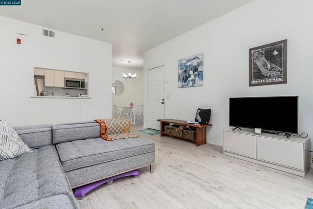 611 Waterford Pl, Pinole, CA 94564