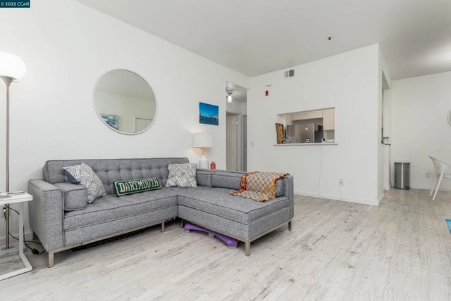 611 Waterford Pl, Pinole, CA 94564
