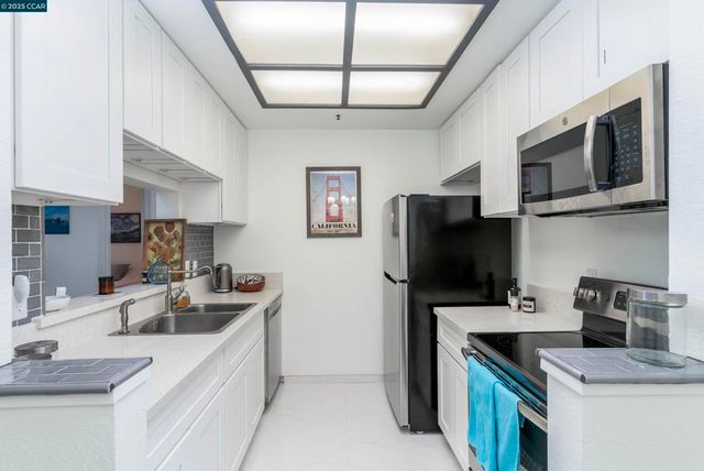 611 Waterford Pl, Pinole, CA 94564