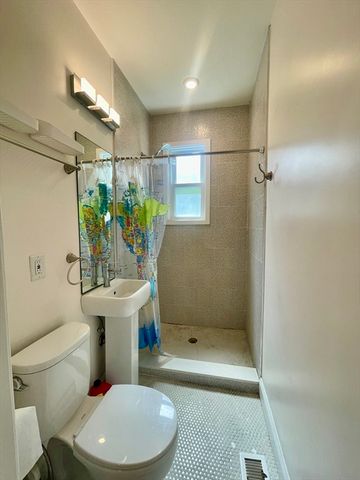 35 Line St 1, Cambridge, MA 02138