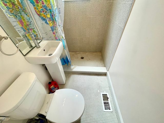 35 Line St 1, Cambridge, MA 02138