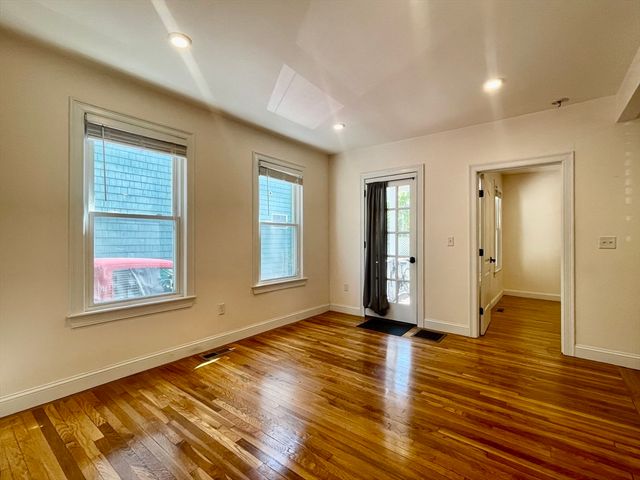 35 Line St 1, Cambridge, MA 02138