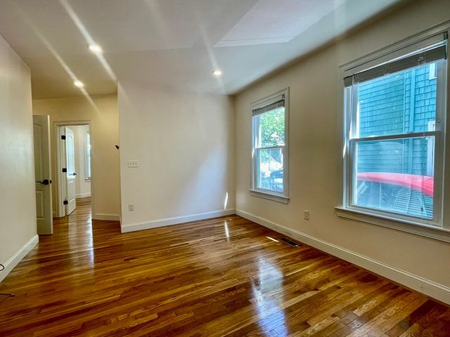 35 Line St 1, Cambridge, MA 02138