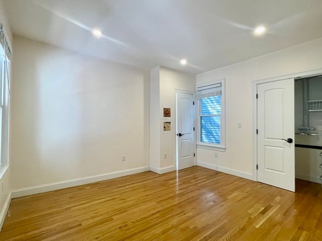35 Line St 1, Cambridge, MA 02138