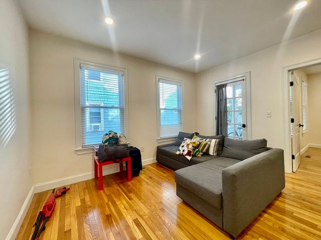 35 Line St 1, Cambridge, MA 02138