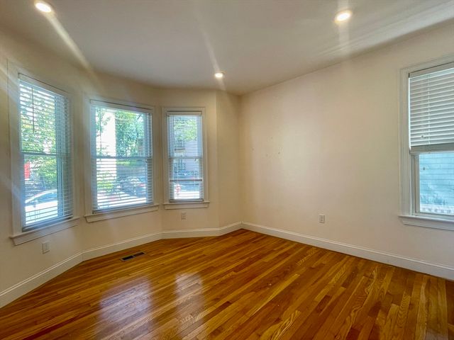 35 Line St 1, Cambridge, MA 02138