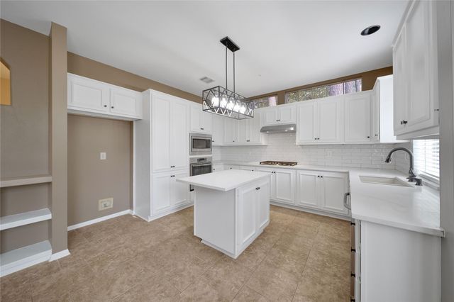 33 Mistyhaven Place, The Woodlands, TX 77381