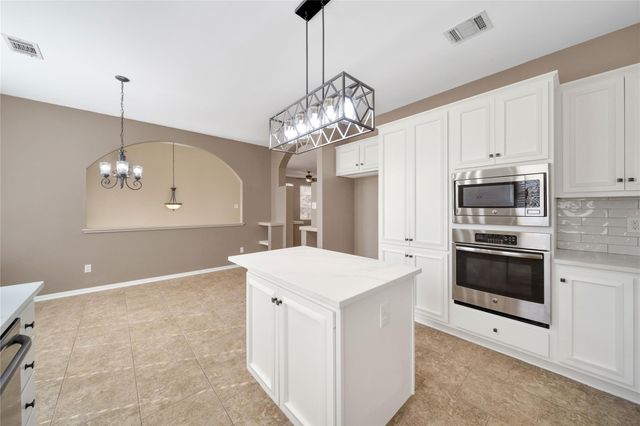 33 Mistyhaven Place, The Woodlands, TX 77381