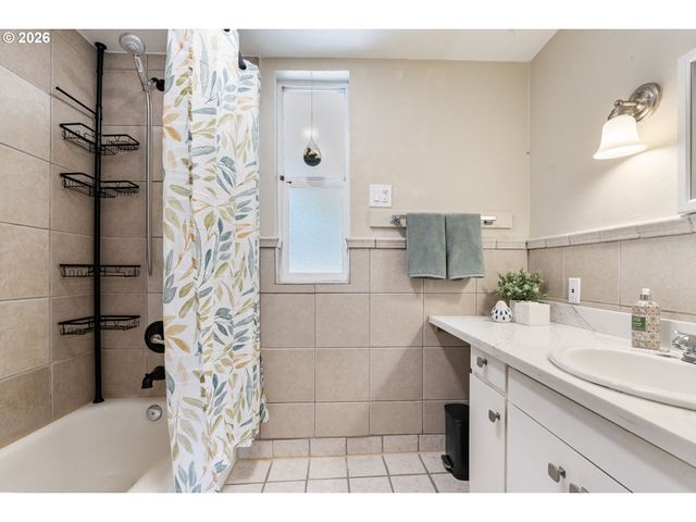 9221 Se GLADSTONE St, Portland, OR 97266
