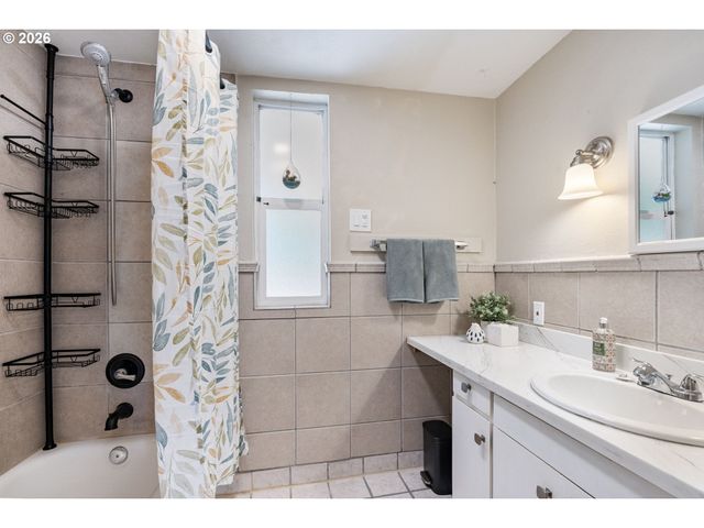 9221 Se GLADSTONE St, Portland, OR 97266