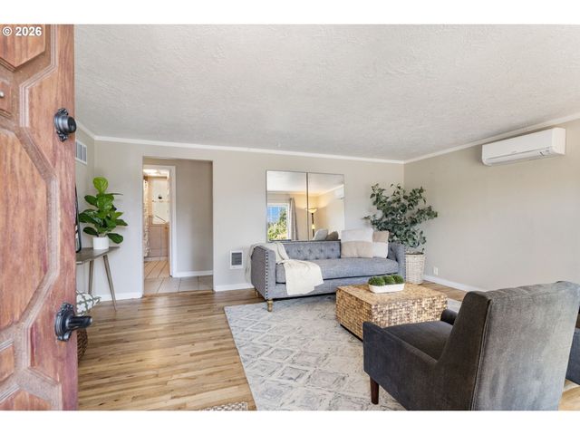 9221 Se GLADSTONE St, Portland, OR 97266