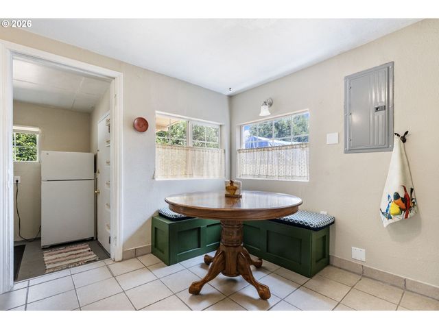 9221 Se GLADSTONE St, Portland, OR 97266