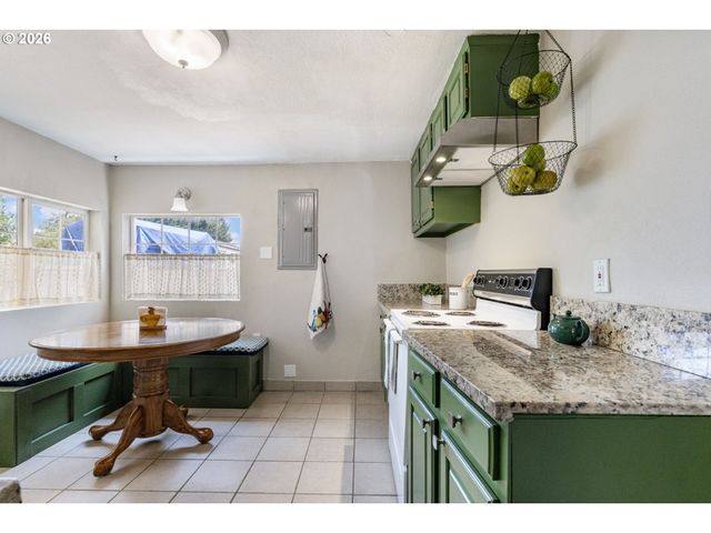 9221 Se GLADSTONE St, Portland, OR 97266