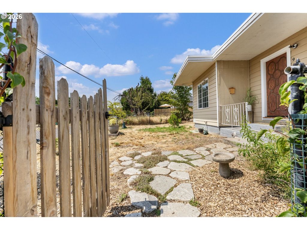 9221 Se GLADSTONE St, Portland, OR 97266