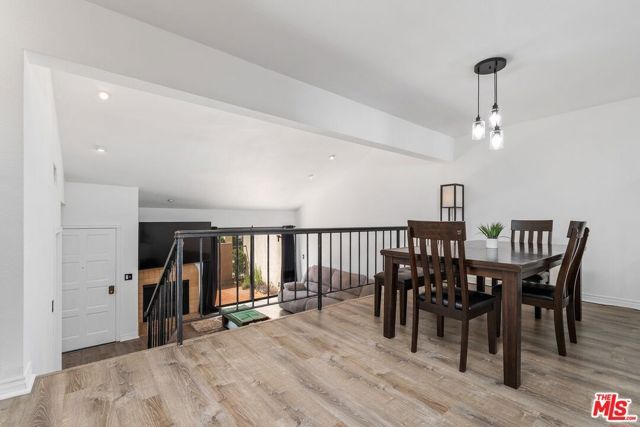 18415 Collins Street F, Tarzana (los Angeles), CA 91356