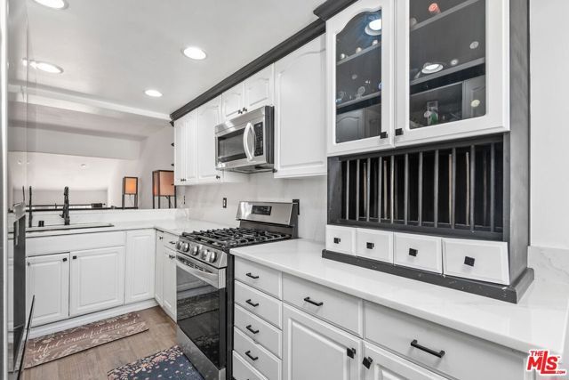 18415 Collins Street F, Tarzana (los Angeles), CA 91356