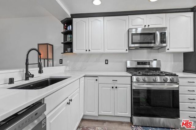 18415 Collins Street F, Tarzana (los Angeles), CA 91356