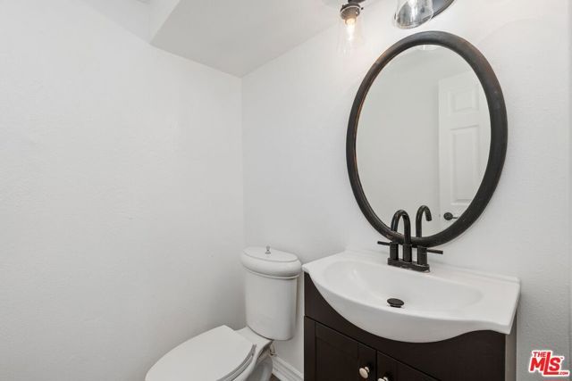 18415 Collins Street F, Tarzana (los Angeles), CA 91356