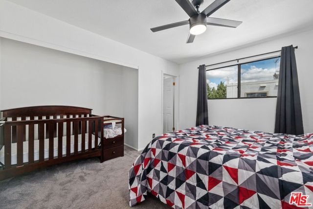 18415 Collins Street F, Tarzana (los Angeles), CA 91356