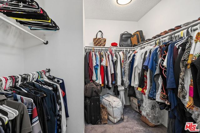 18415 Collins Street F, Tarzana (los Angeles), CA 91356